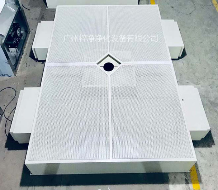 層流送風(fēng)天花是現(xiàn)代醫(yī)院手術(shù)室必用的一種凈化裝置。